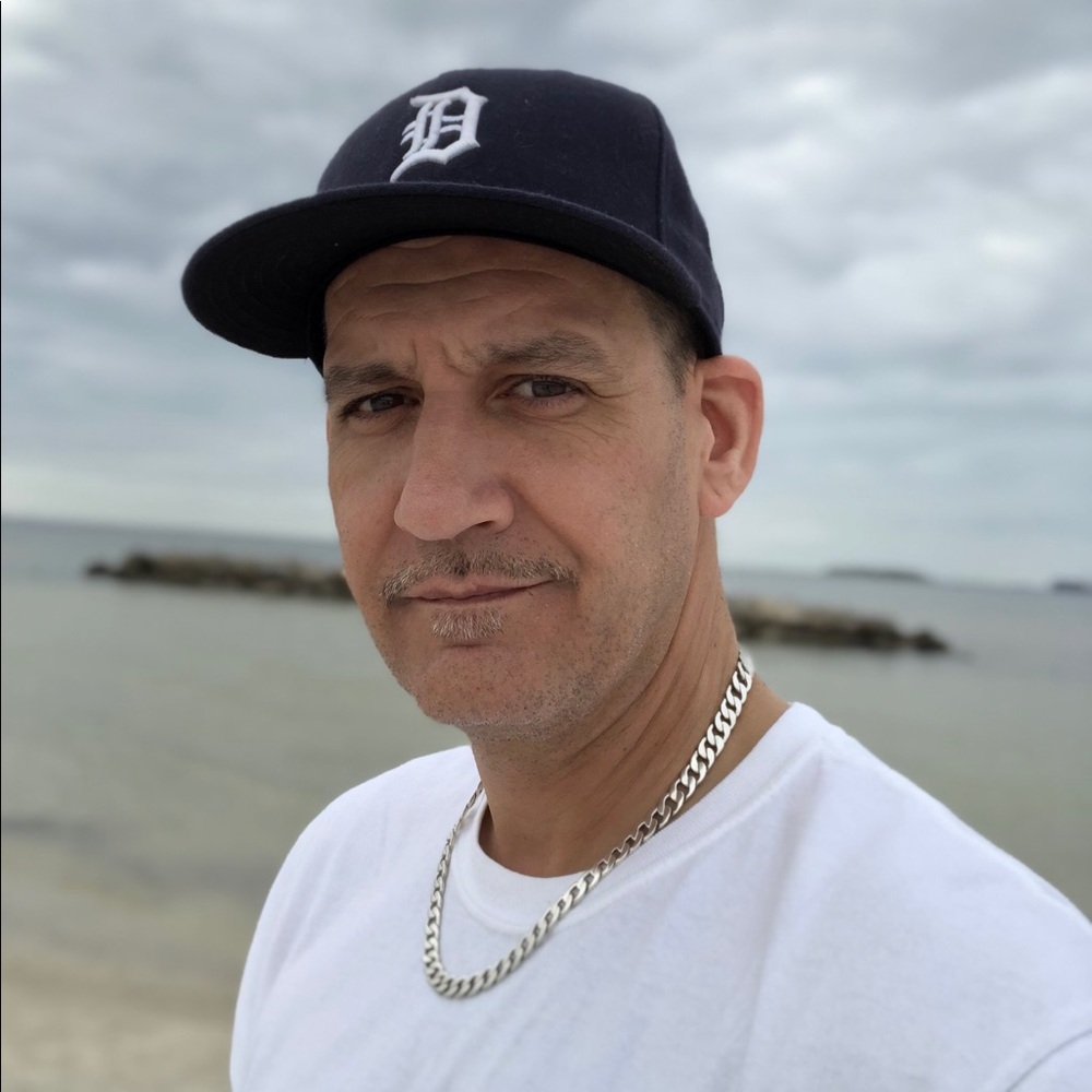 Meet your Posher, Carlos